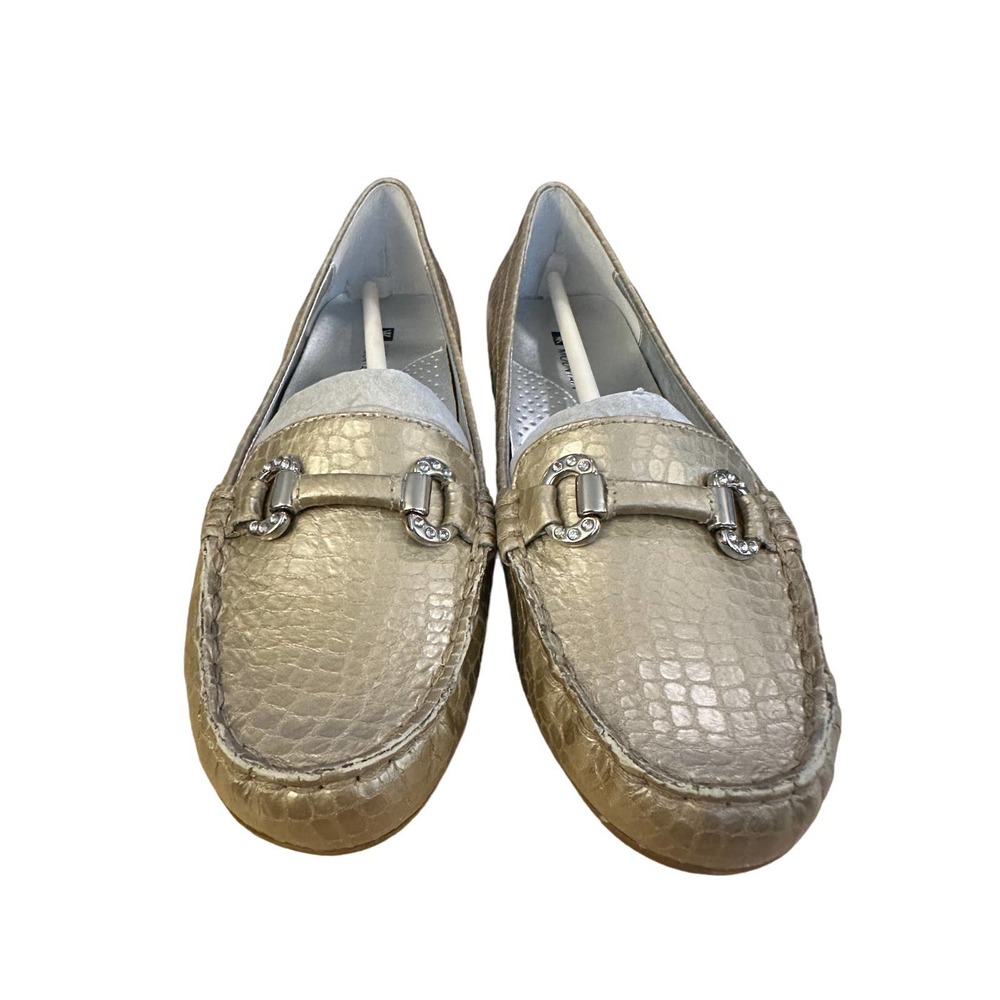 NEW White mountain crocodile leather loafers, silver size 7.5M